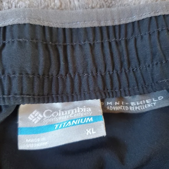 Columbia Men's Black Athletic Shorts - Picture 5 of 6